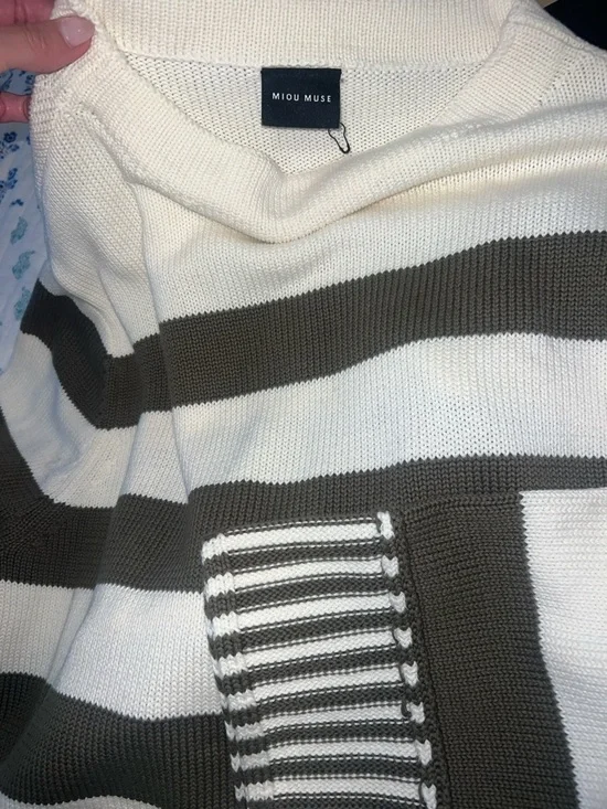 Miou muse size medium cream and green stripe sweater top - Picture 4 of 4